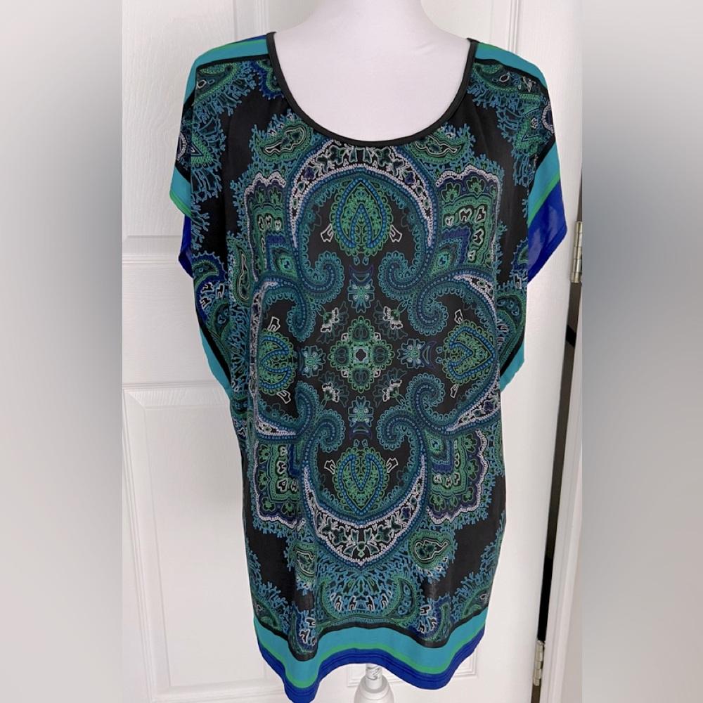 Lavish Plus Scoop Neck Top - Size 2X
